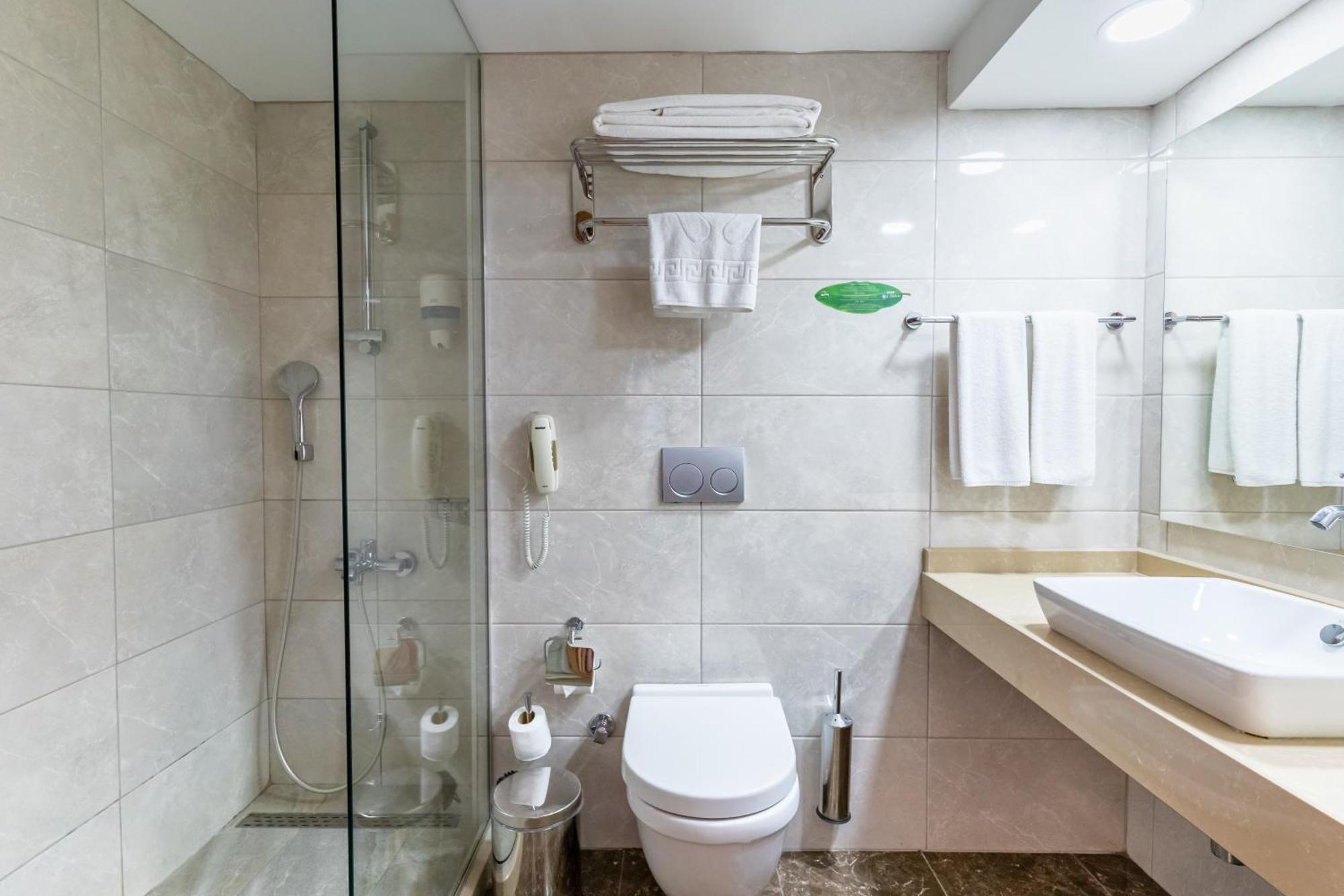 Standard Doppel- oder Zweibettzimmer mit Meerblick